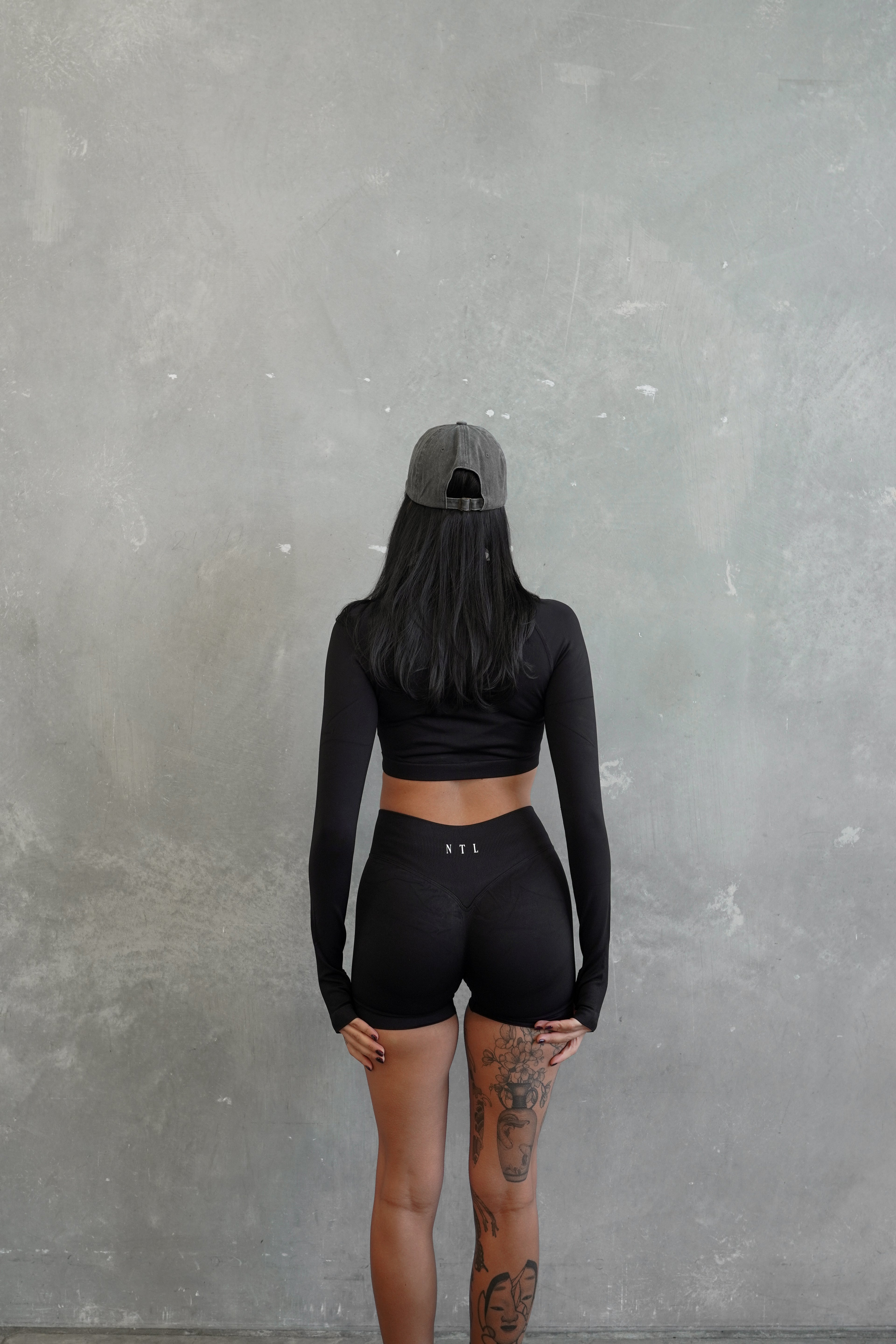 SEAMLESS SCRUNCH SHORT