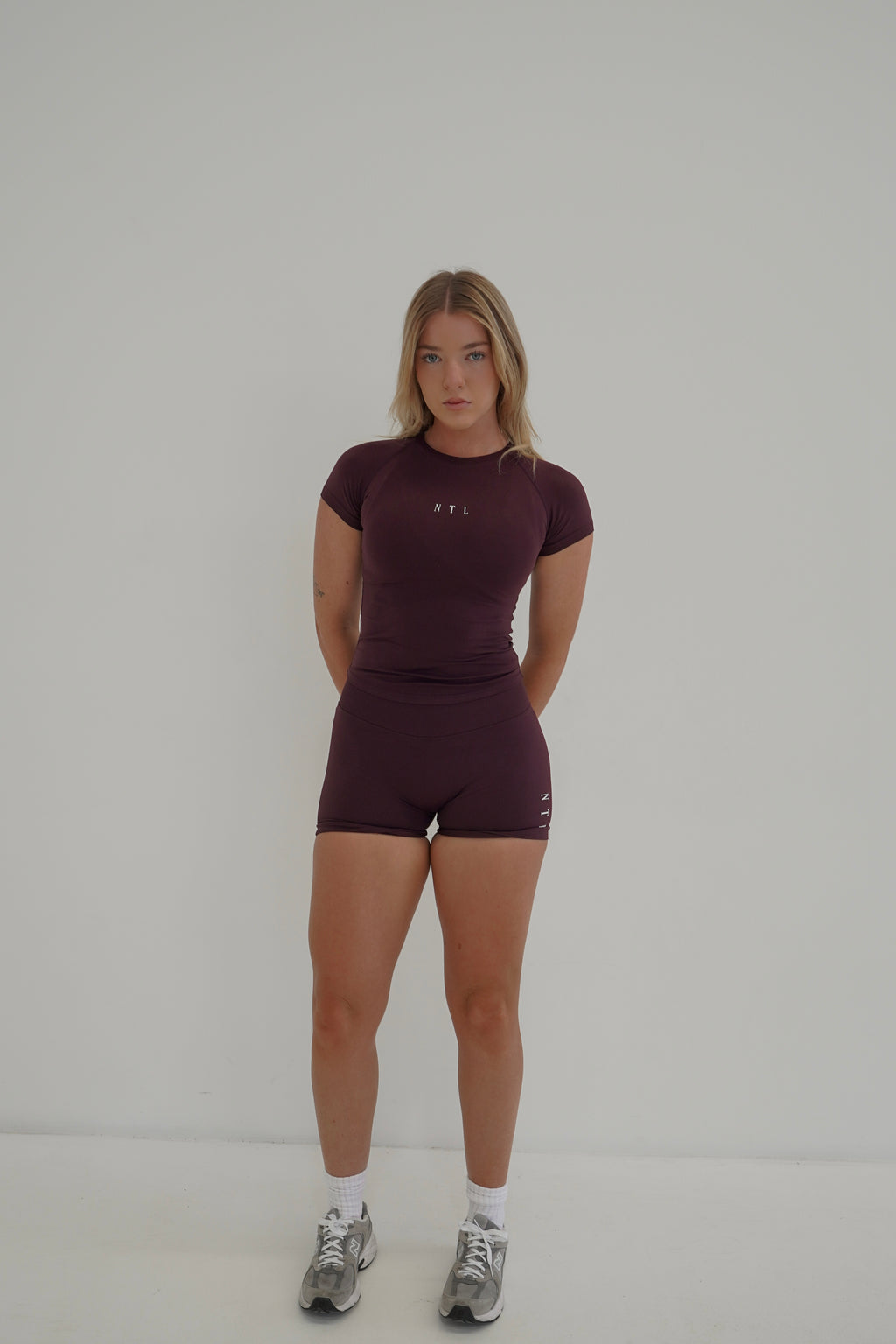 SEAMLESS TEE