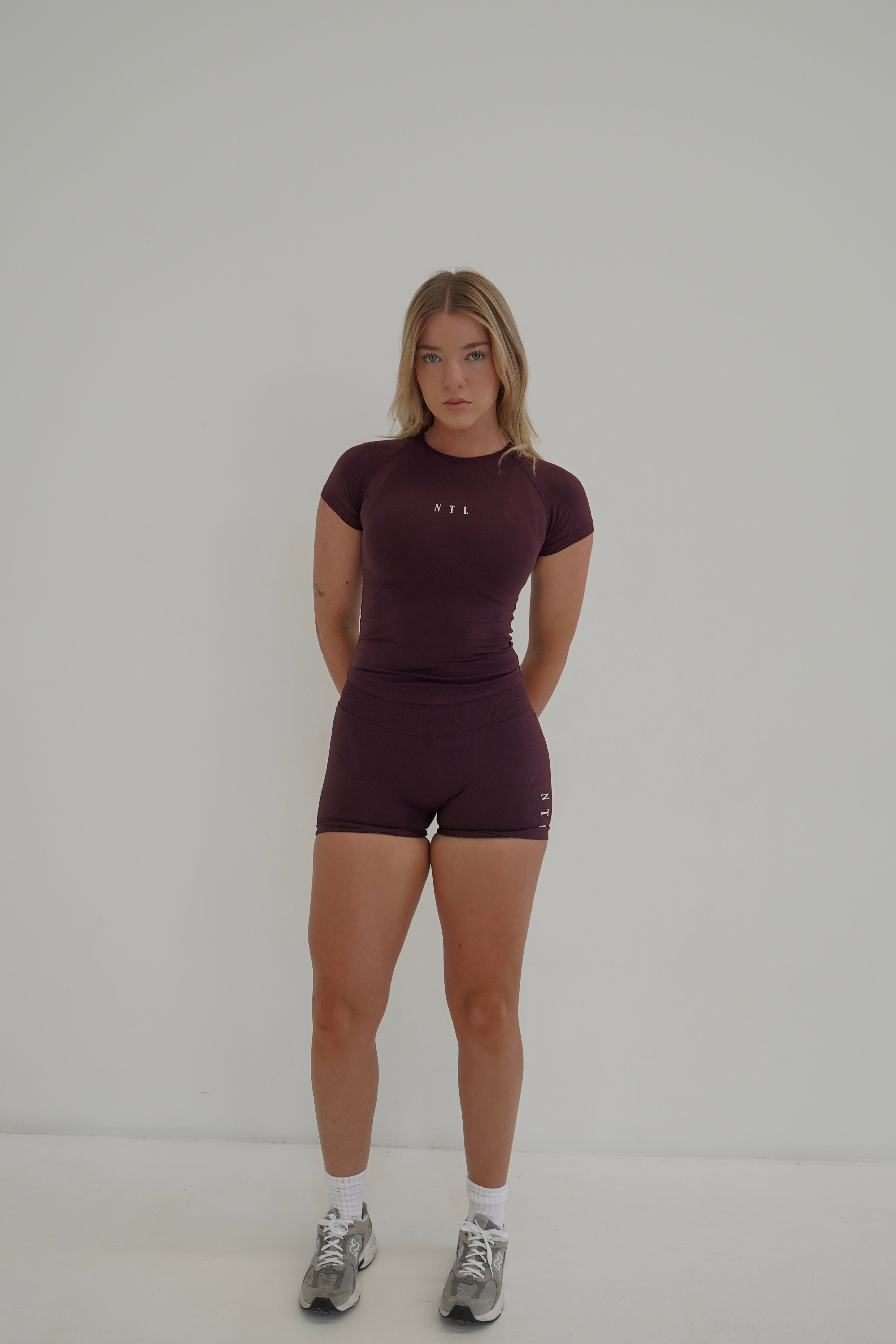 SEAMLESS TEE