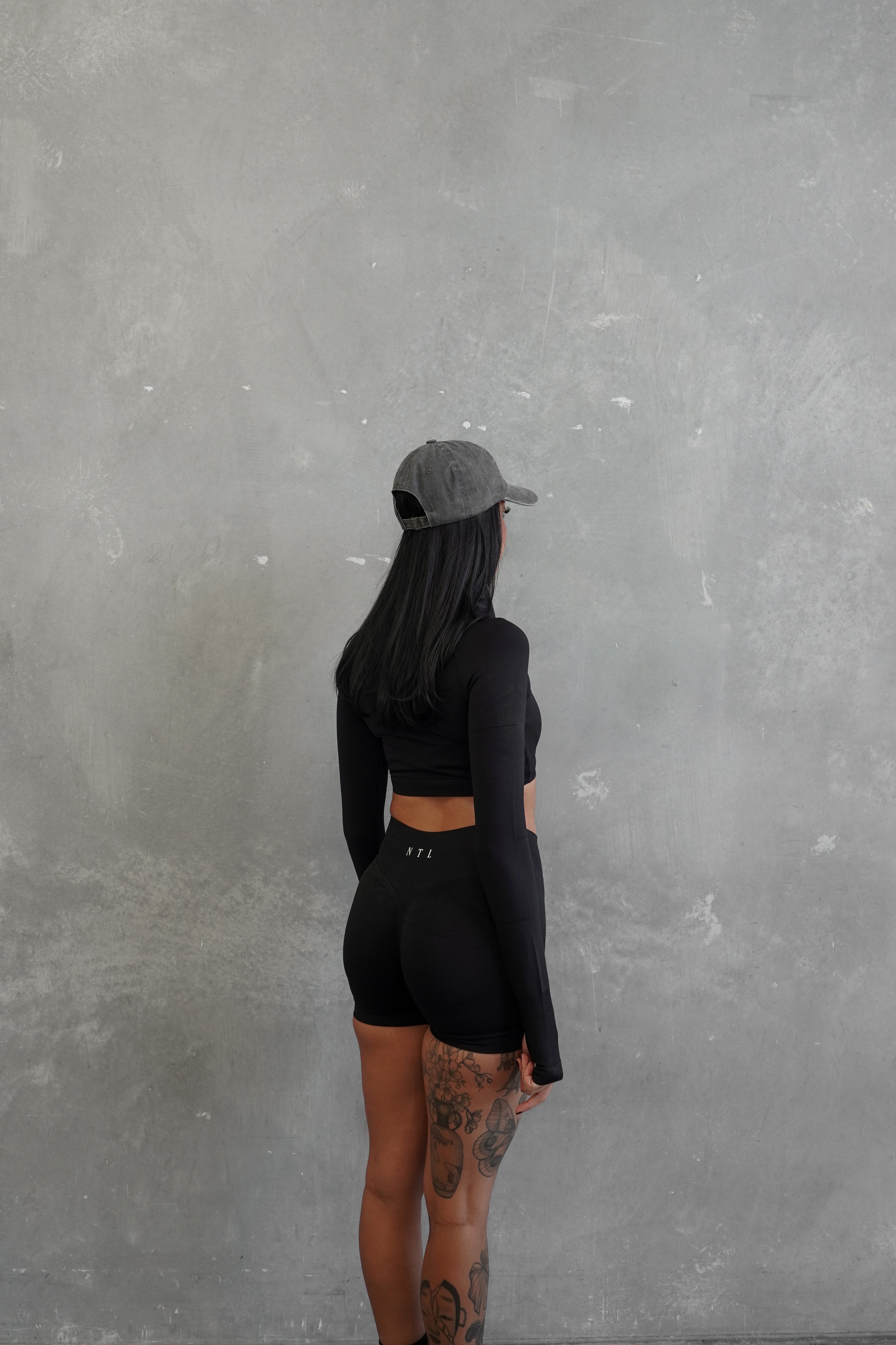 SEAMLESS SCRUNCH SHORT