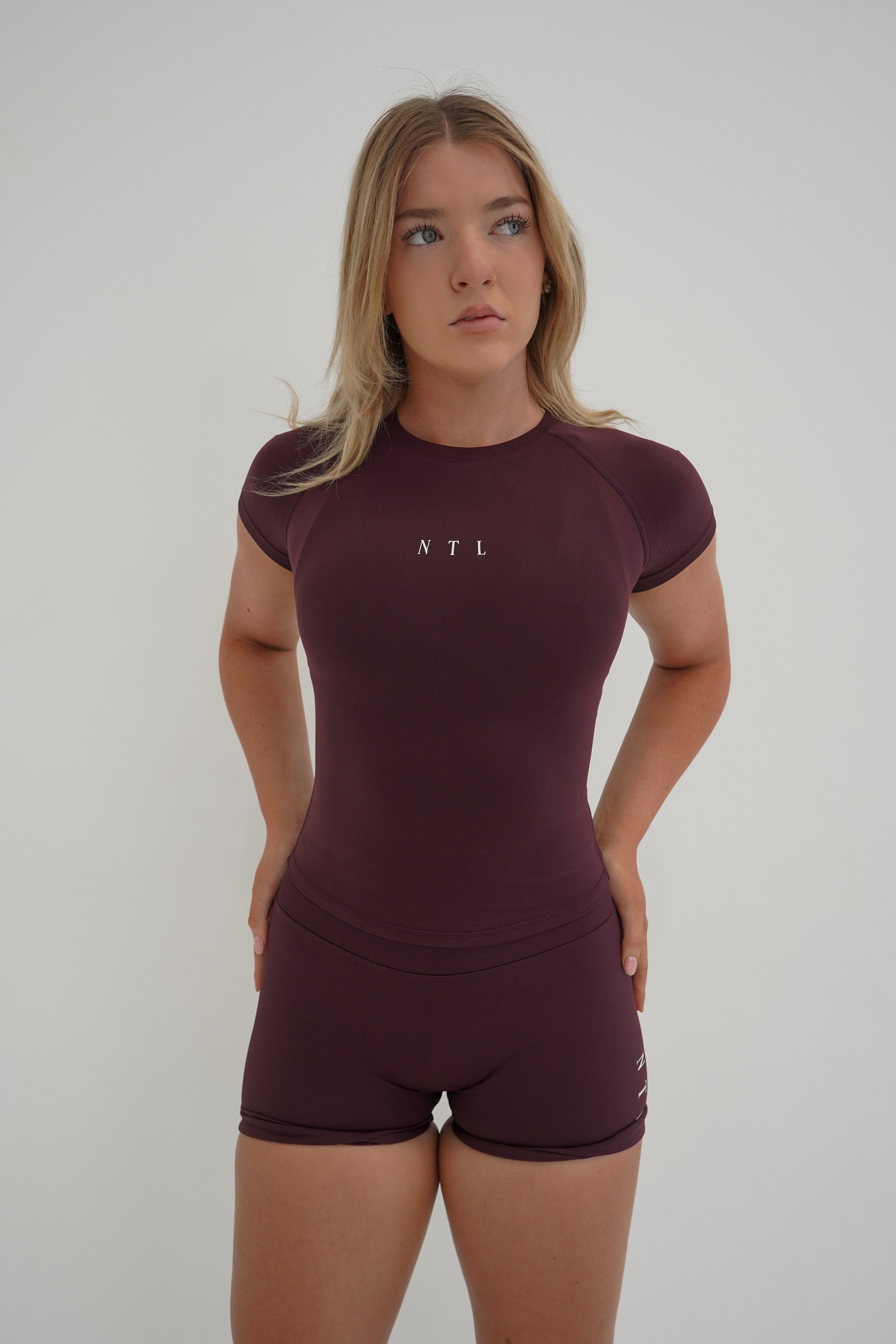SEAMLESS TEE
