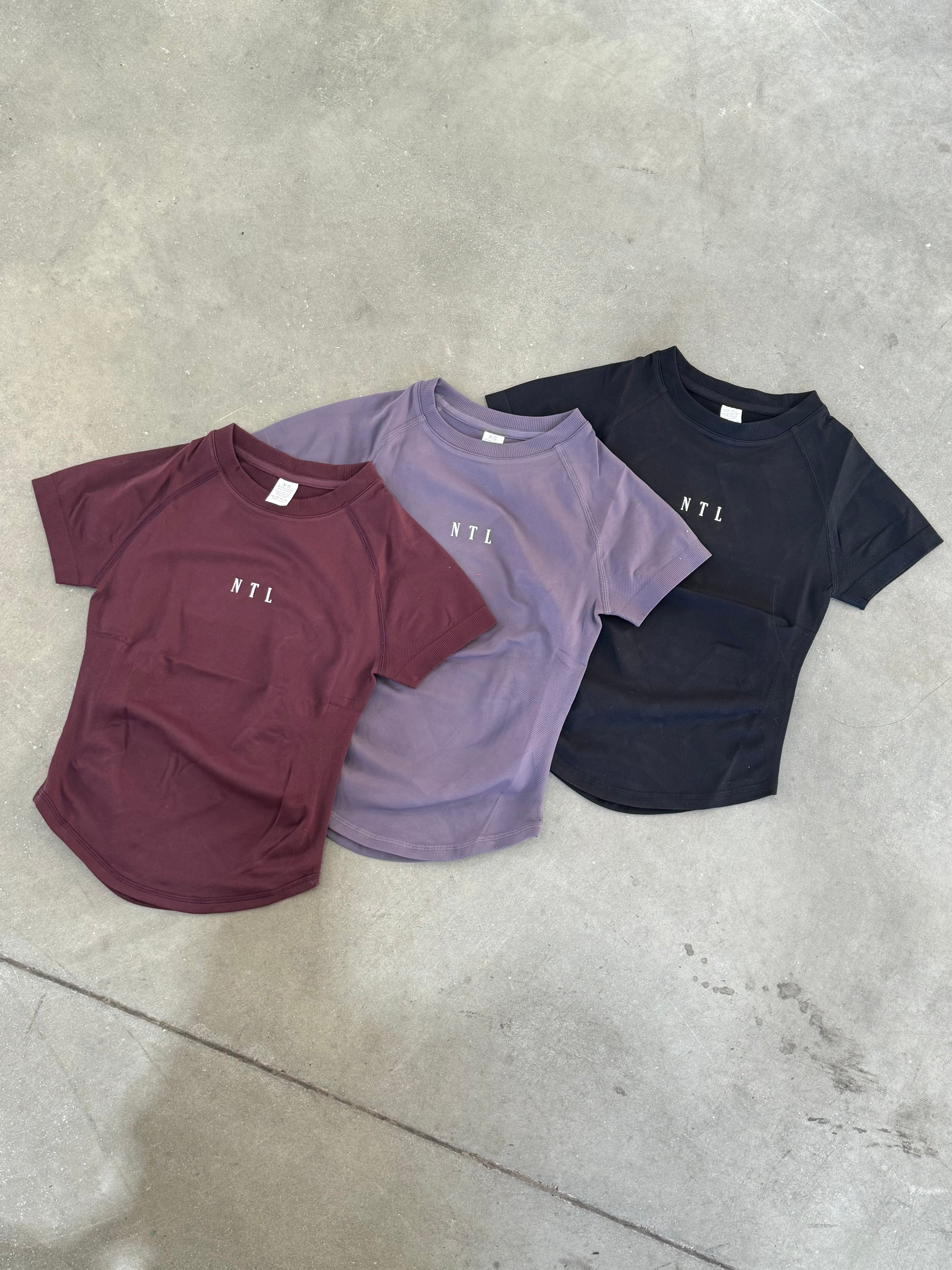 SEAMLESS TEE