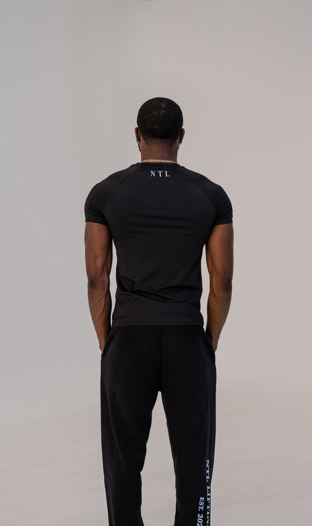 ESSENTIALS COMPRESSION SHORT SLEEVE