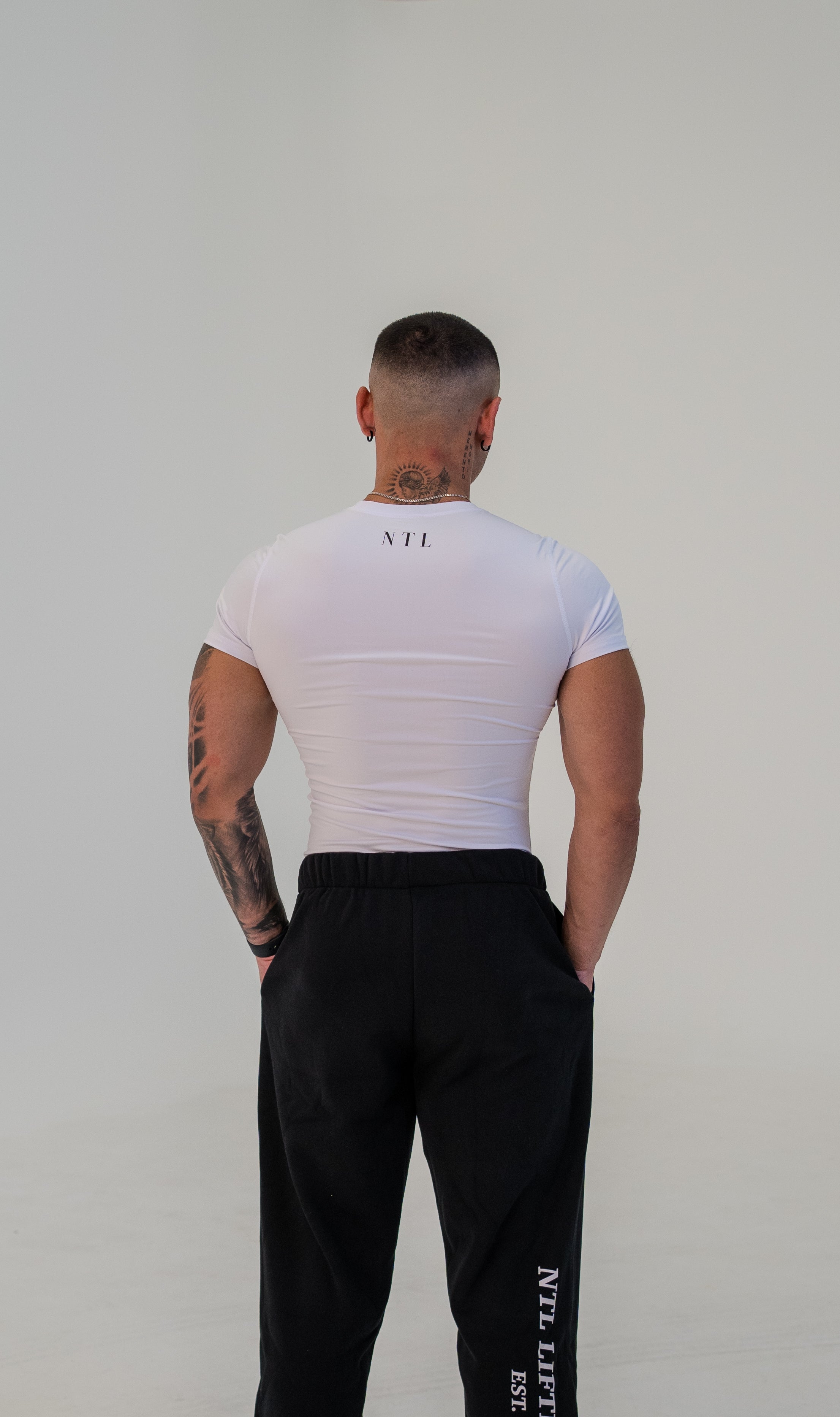 ESSENTIALS COMPRESSION SHORT SLEEVE