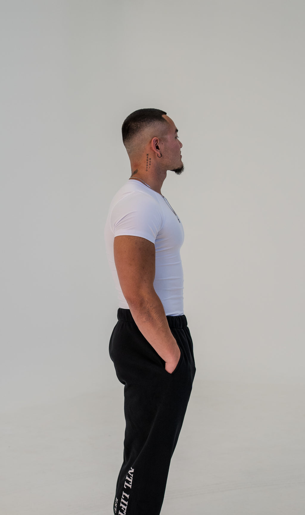 ESSENTIALS COMPRESSION SHORT SLEEVE