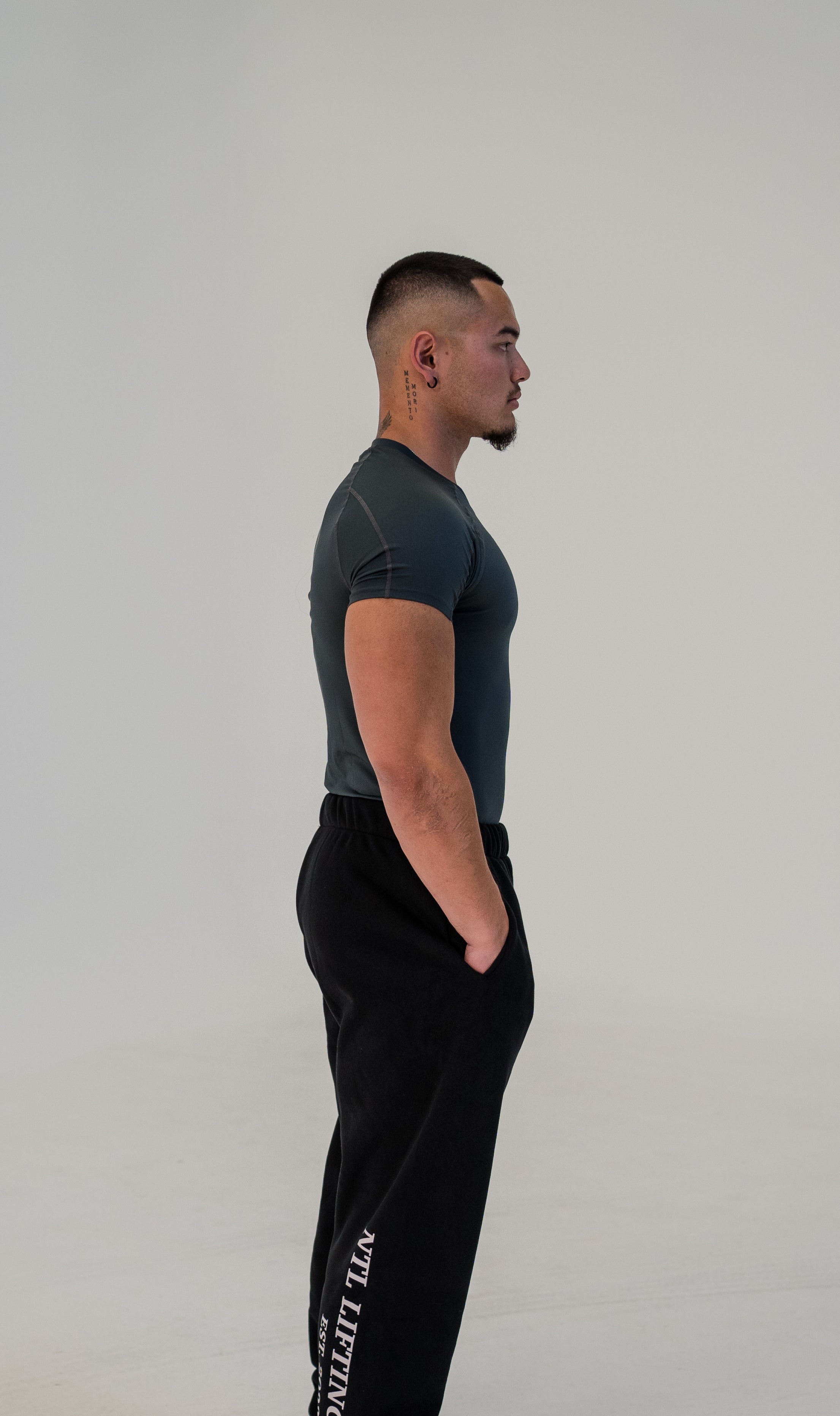 ESSENTIALS COMPRESSION SHORT SLEEVE